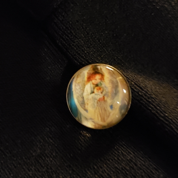 Angel themed necklace. - Picture 4 of 5